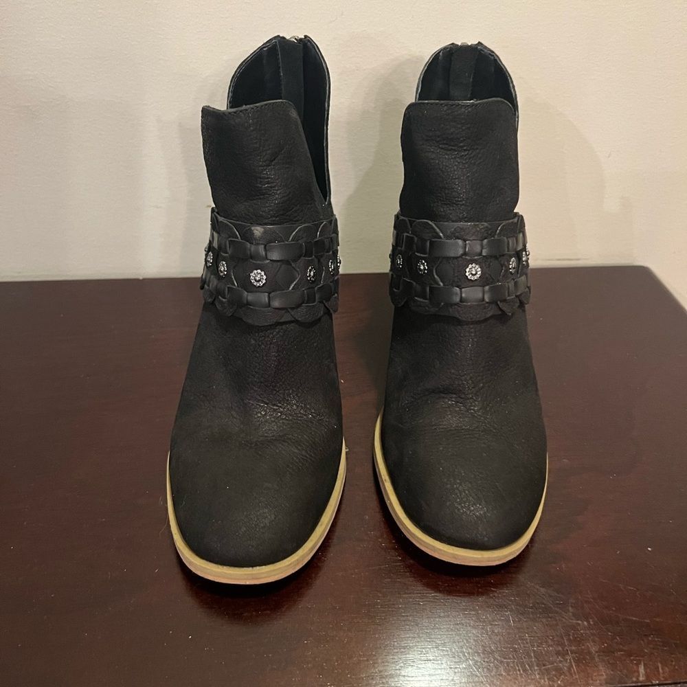 Nine West Danbia Black Leather Cut Out Boots size 8.5